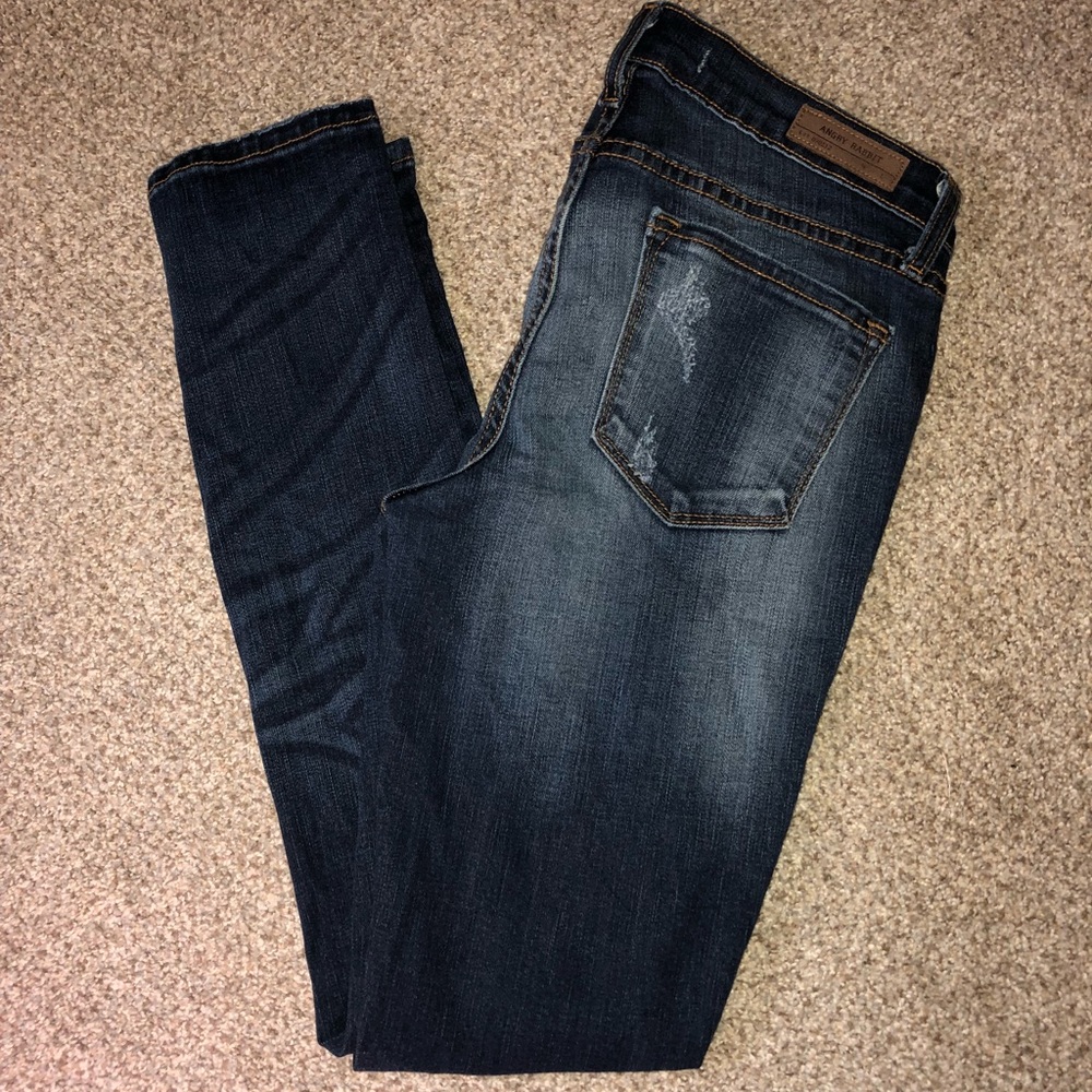 Distressed skinny jeans